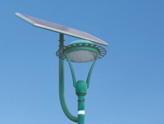 太陽能庭院燈的功率輸出由什么決定的？