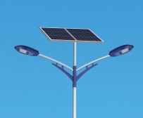 自彎臂太陽能路燈廠家價格表是由什么決定的？